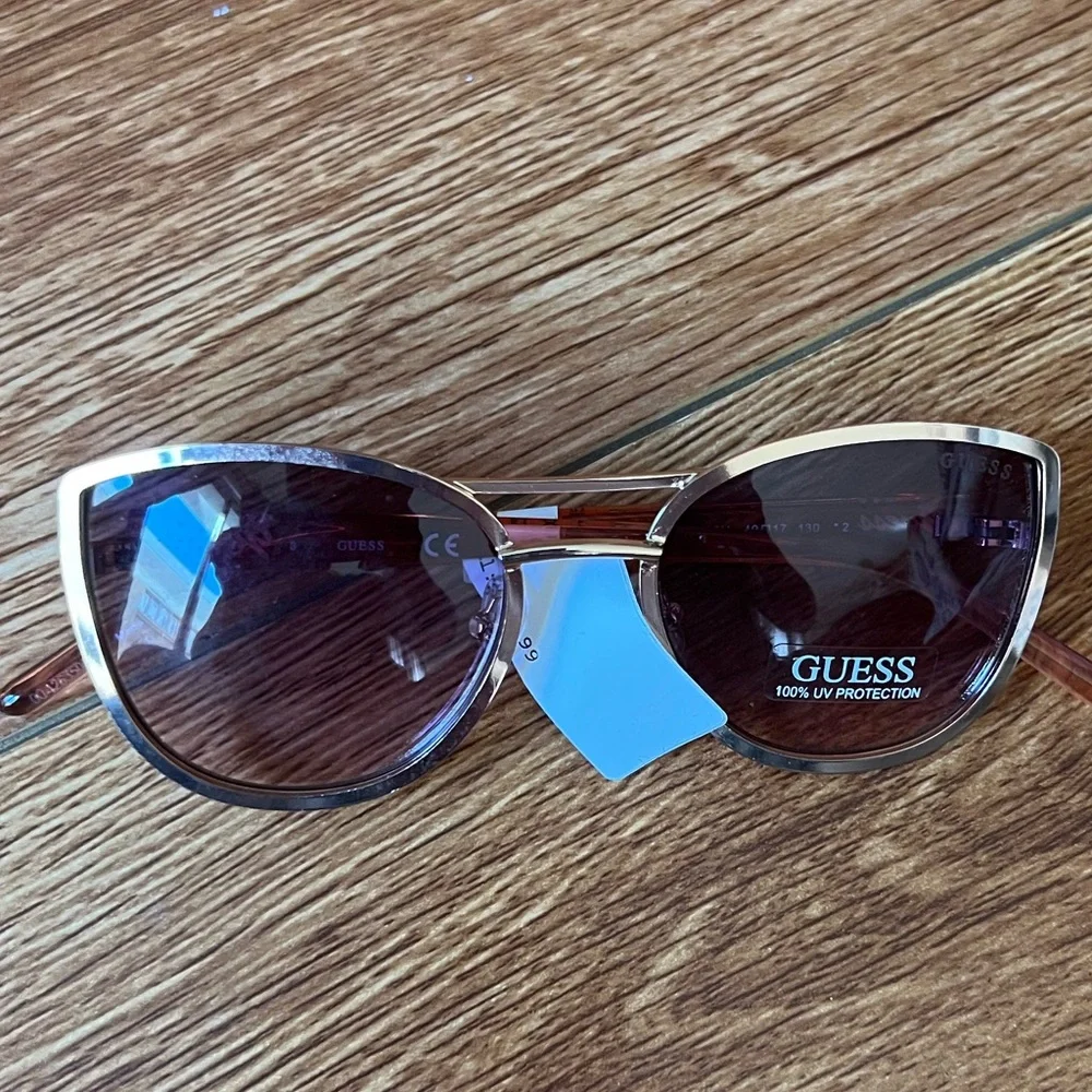 NWT kids rose gold Guess sunglasses